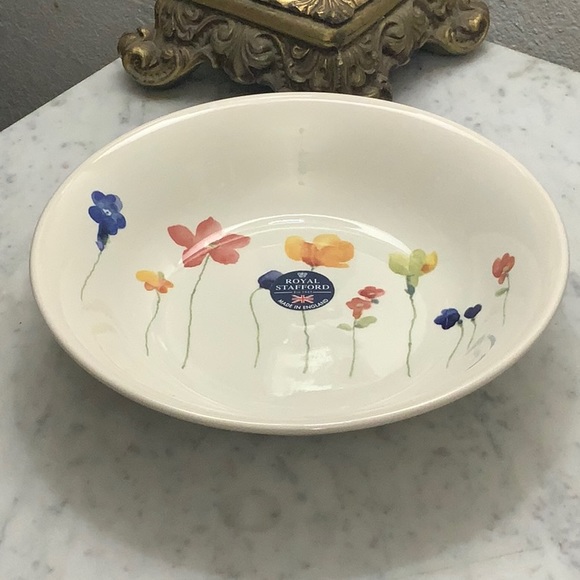 ROYAL STAFFORD SCARTTERED FLOWERS PASTA BOWL 9 INCH NEW ENGLAND - Picture 4 of 7